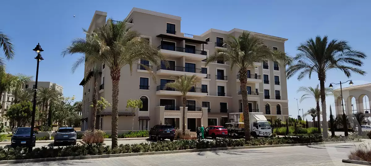 https://aqarmap.com.eg/en/listing/6222413-for-sale-cairo-el-sheikh-zayed-city-compounds-kmbwnd-fyldj-wyst-dr-llttwyr