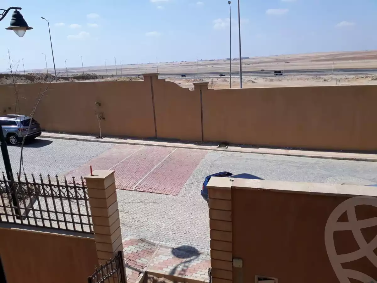 https://aqarmap.com.eg/en/listing/6237712-for-sale-cairo-el-sheikh-zayed-city-compounds-royal-meadows