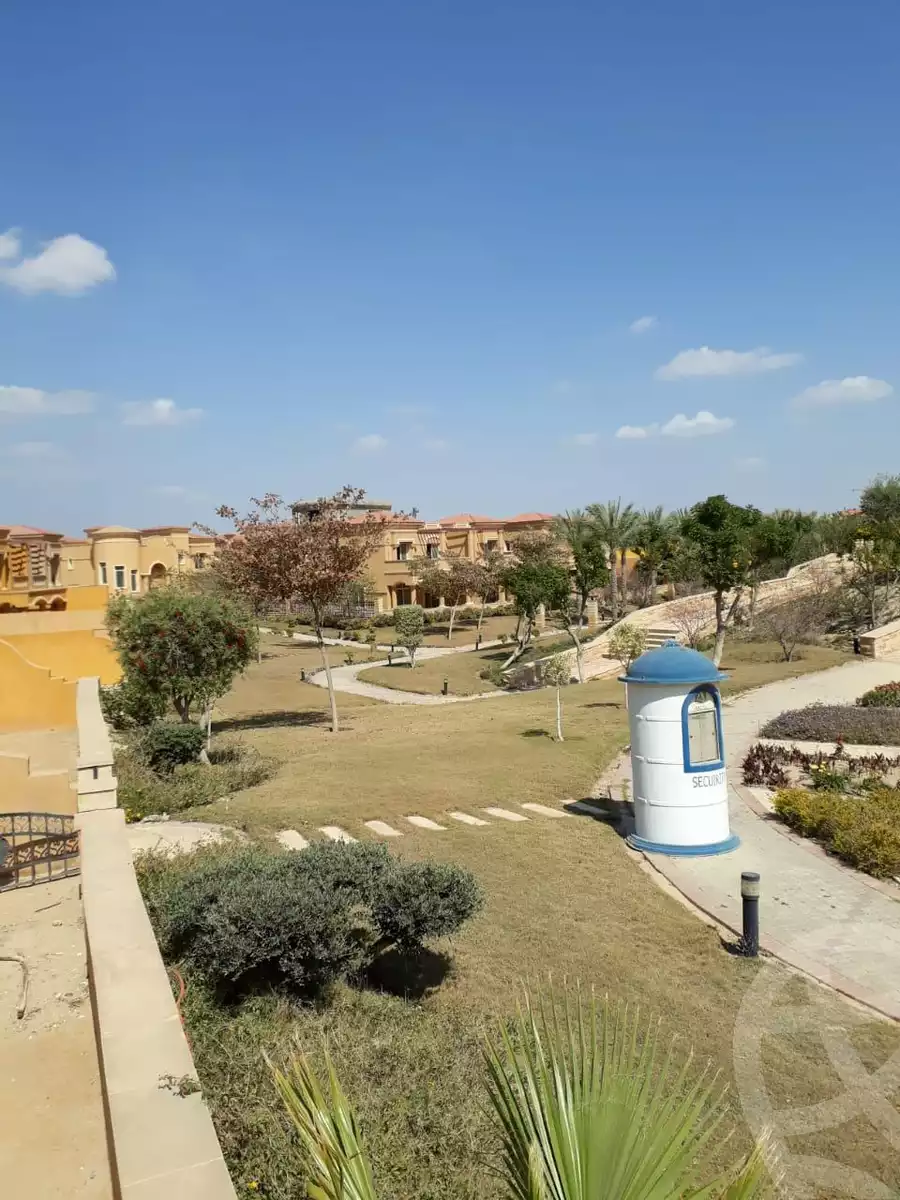 https://aqarmap.com.eg/en/listing/6237712-for-sale-cairo-el-sheikh-zayed-city-compounds-royal-meadows