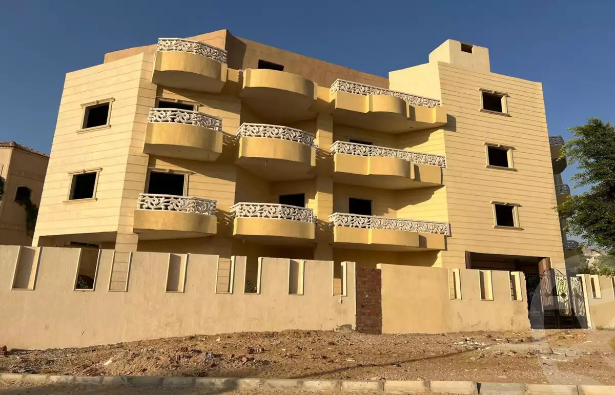 https://aqarmap.com.eg/ar/listing/6259478-for-sale-cairo-el-shorouk-lhy-lthlth-grb-neighbourhood-4-mohammed-el-kasbagy-st