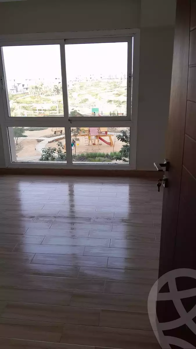 https://aqarmap.com.eg/ar/listing/6259840-for-rent-cairo-new-cairo-compounds-hyde-park-centre-ville-hyde-park