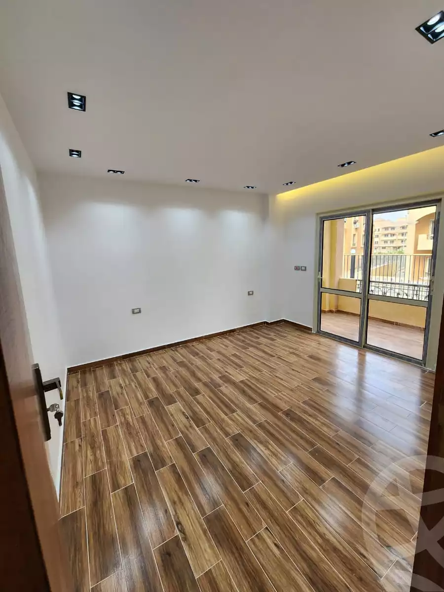 https://aqarmap.com.eg/ar/listing/6271476-for-sale-cairo-el-sheikh-zayed-city-compounds-el-khamayel