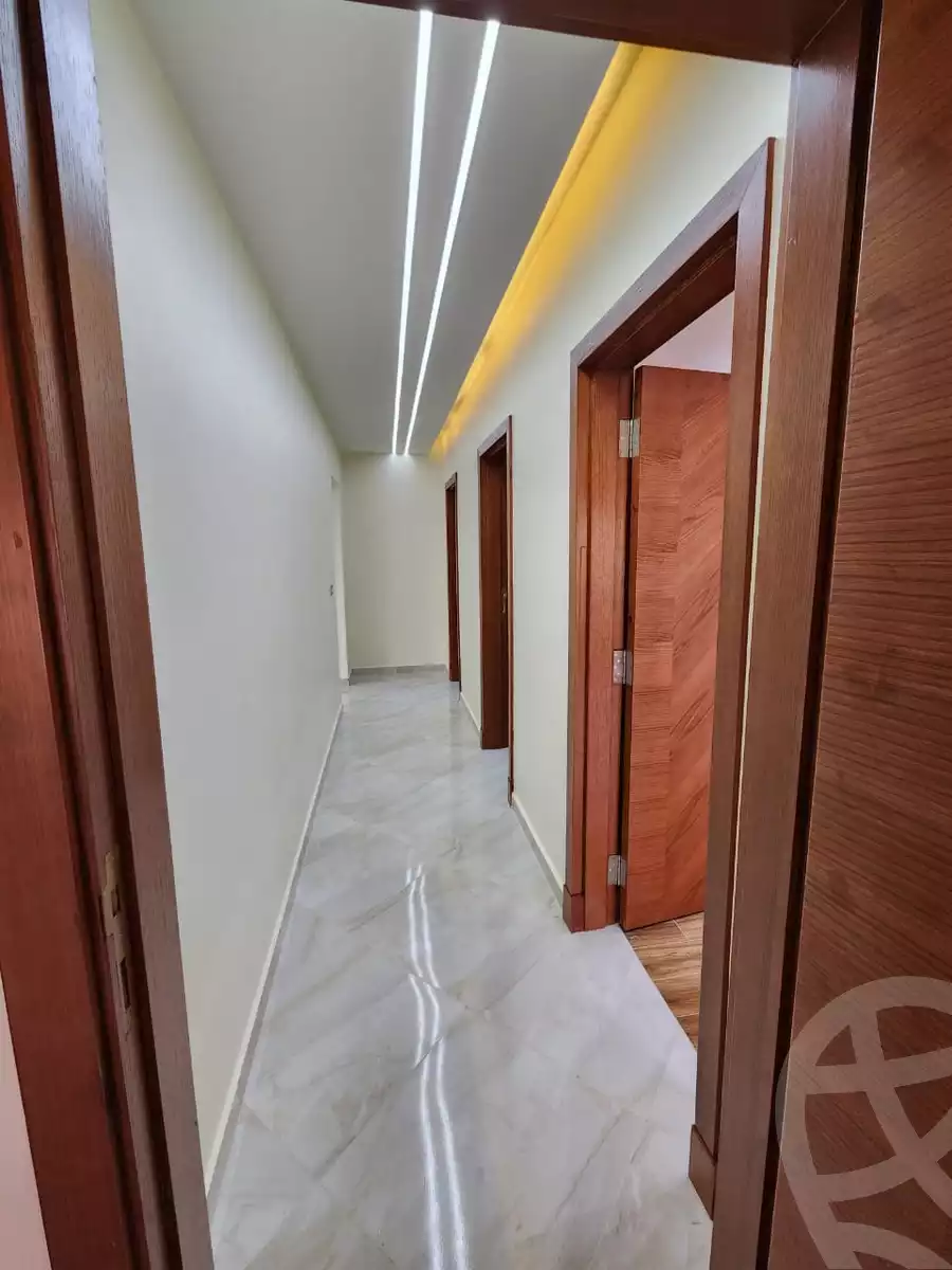 https://aqarmap.com.eg/ar/listing/6271545-for-sale-cairo-el-sheikh-zayed-city-compounds-el-khamayel