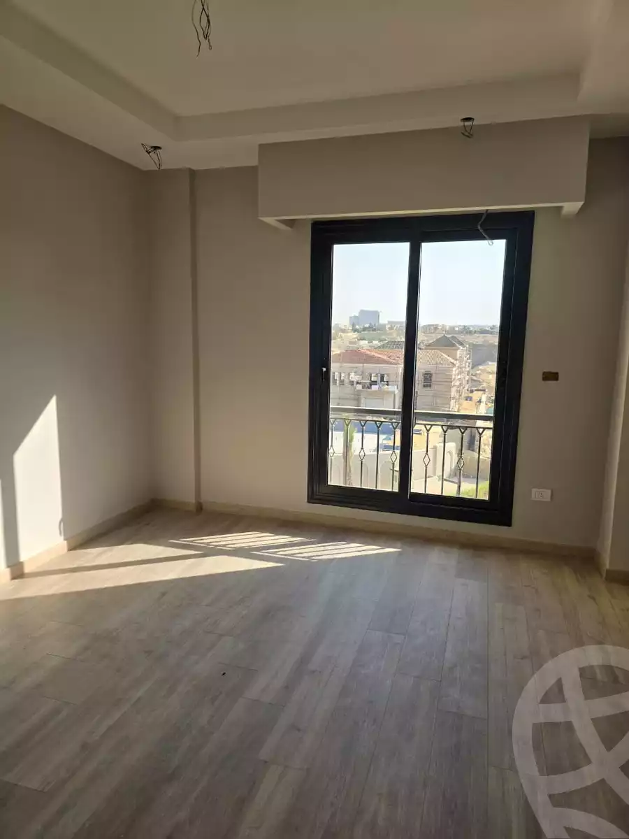 https://aqarmap.com.eg/en/listing/6295853-for-sale-cairo-el-sheikh-zayed-city-compounds-kmbwnd-fyldj-wyst-dr-llttwyr