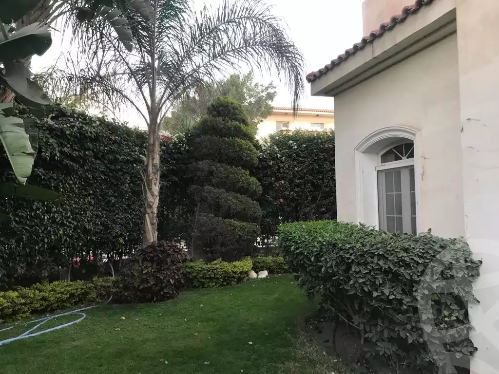 https://aqarmap.com.eg/ar/listing/6303176-for-sale-cairo-6th-of-october-compounds-royal-hills