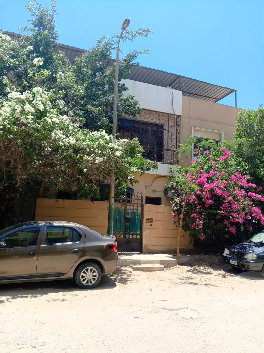 https://aqarmap.com.eg/ar/listing/6303422-for-sale-cairo-6th-of-october-hadaeq-october-kmbwnd-fy-hdyq-ktwbr-el-fardoos-city