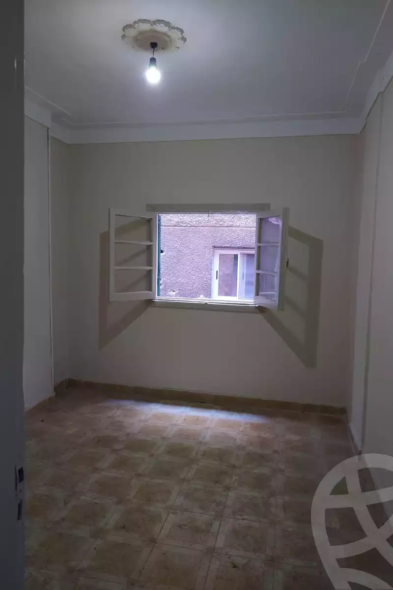 https://aqarmap.com.eg/ar/listing/6307139-for-sale-alexandria-sydy-bshr-sydy-bshr-bhry-shr-mhmwd-l-yswy
