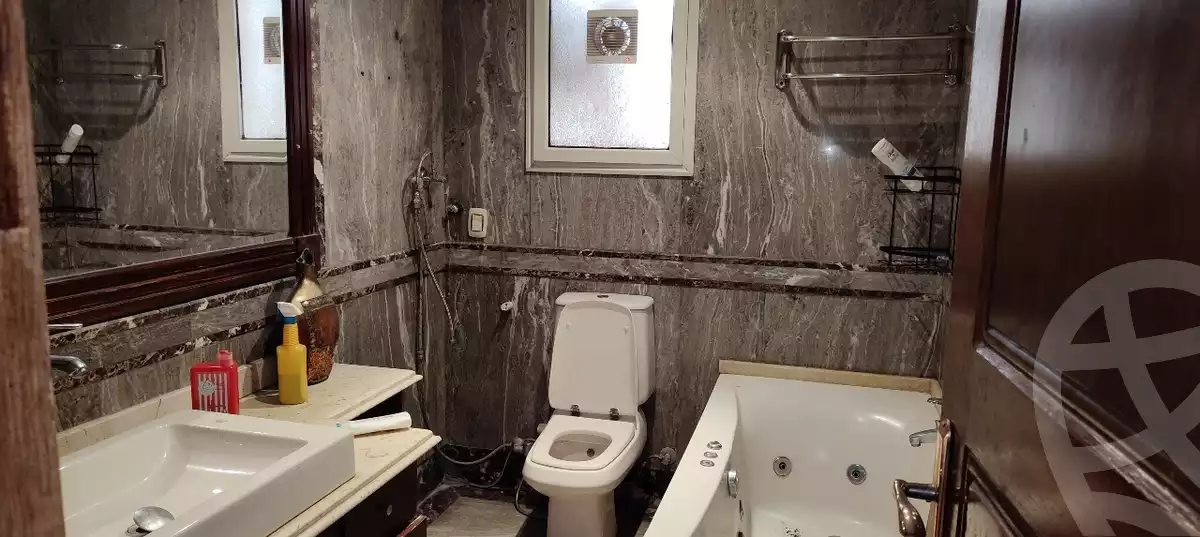 https://aqarmap.com.eg/en/listing/6310230-for-sale-cairo-el-sheikh-zayed-city-compounds-greens