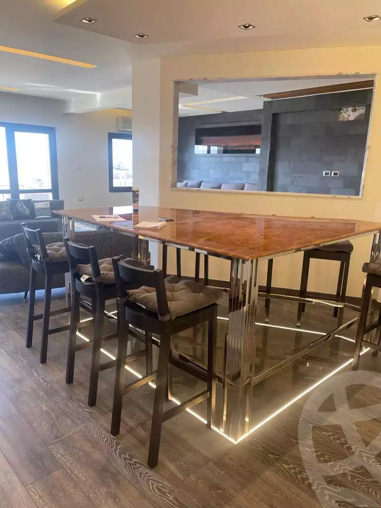 https://aqarmap.com.eg/ar/listing/6313772-for-rent-cairo-el-sheikh-zayed-city-compounds-kmbwnd-wyst-twn-swdyk