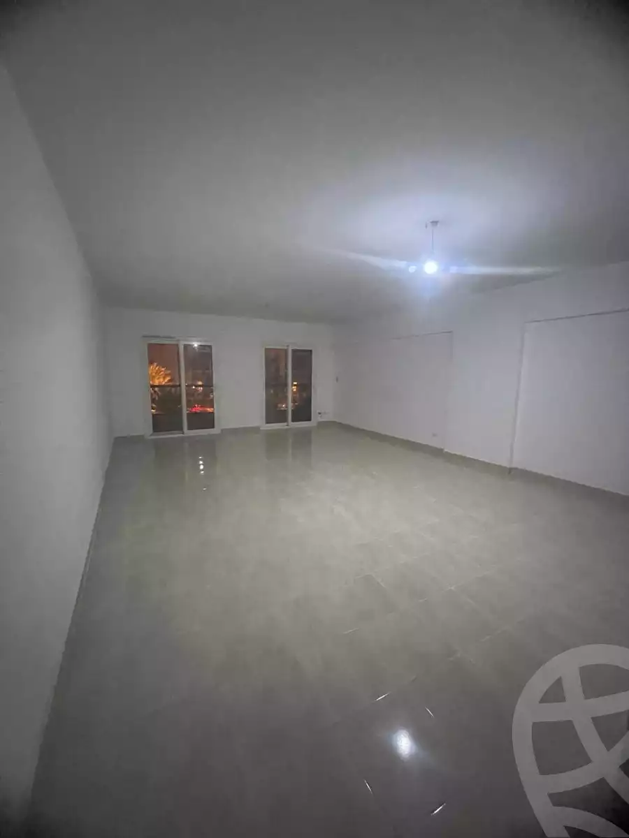 https://aqarmap.com.eg/en/listing/6338746-for-sale-cairo-new-cairo-lrhb-city-phase-4-mohammed-farid-st