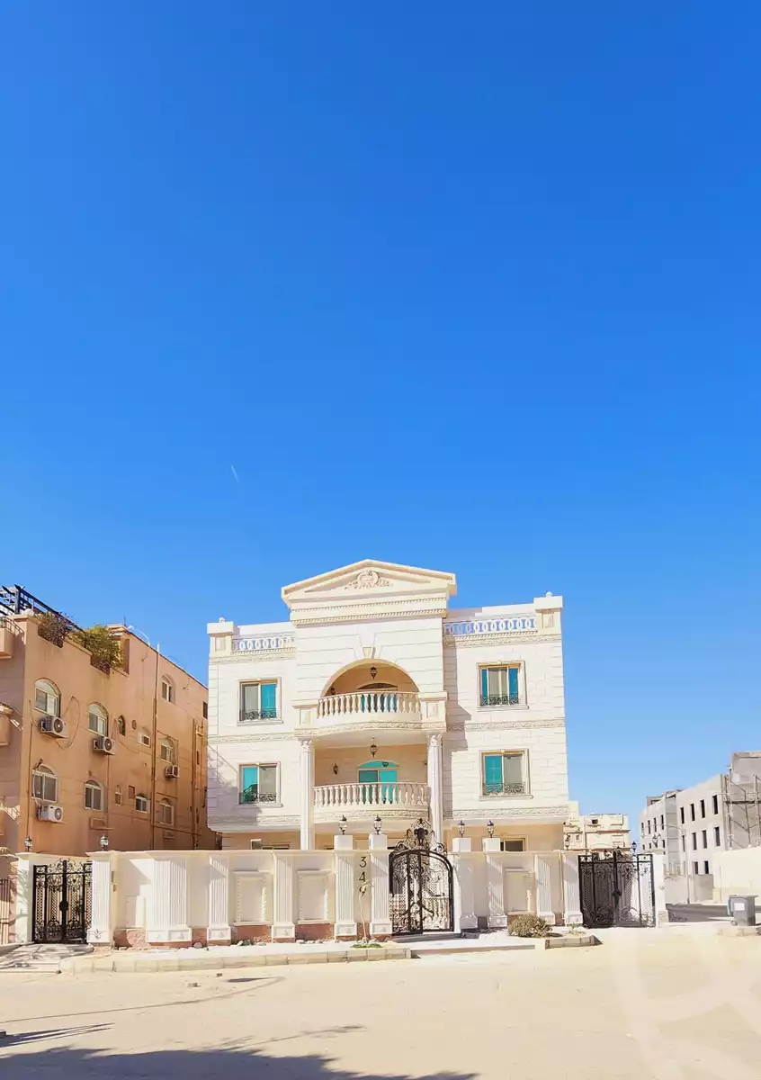 https://aqarmap.com.eg/ar/listing/6454824-for-sale-cairo-new-cairo-ganob-el-akadamiya-south-academy-a-zaid-ebn-haretha-st
