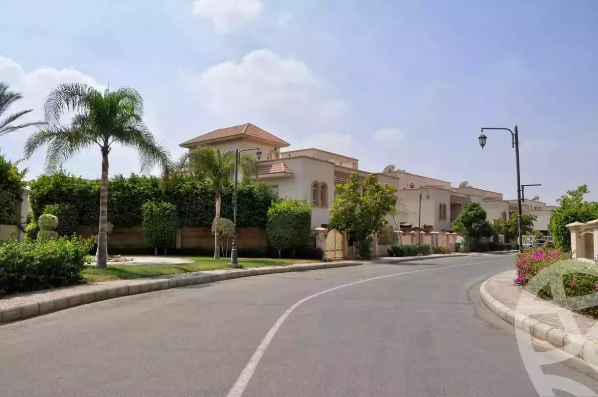 https://aqarmap.com.eg/en/listing/6511103-for-sale-cairo-el-sheikh-zayed-city-compounds-greens