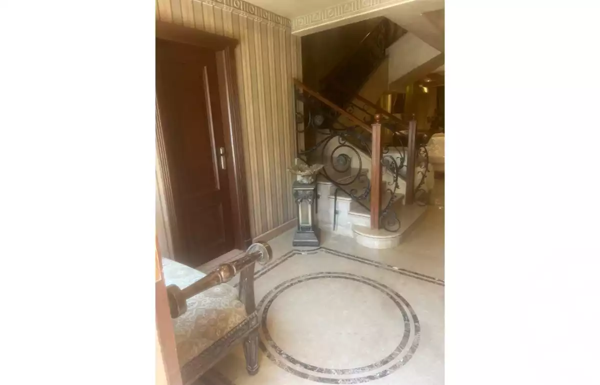 https://aqarmap.com.eg/en/listing/6514752-for-sale-cairo-el-sheikh-zayed-city-compounds-zayed-2000