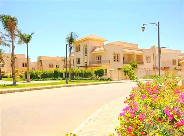 https://aqarmap.com.eg/en/listing/6526468-for-sale-cairo-el-sheikh-zayed-city-compounds-greens