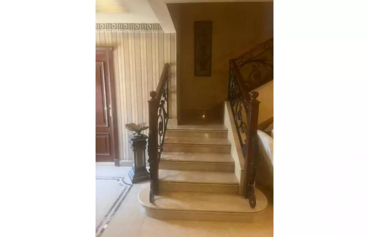https://aqarmap.com.eg/ar/listing/6554156-for-sale-cairo-el-sheikh-zayed-city-compounds-zayed-2000