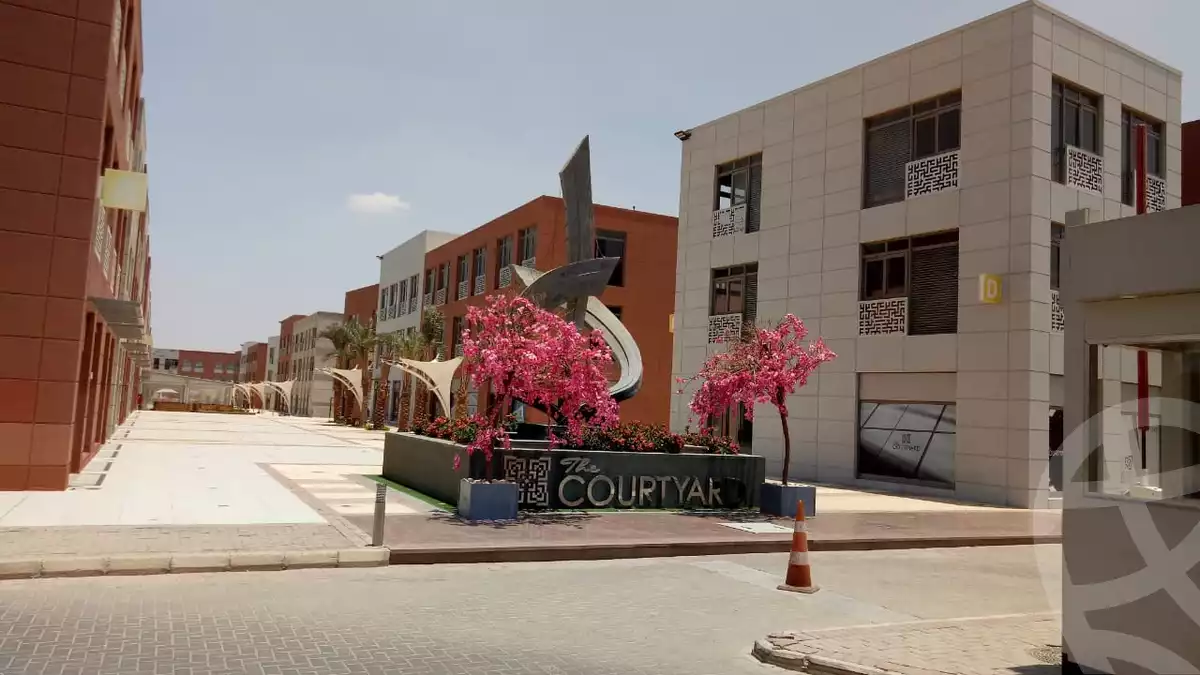 https://aqarmap.com.eg/ar/listing/6563457-for-sale-cairo-el-sheikh-zayed-city-compounds-the-courtyard-mall-dorra
