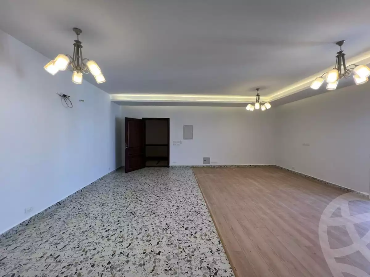https://aqarmap.com.eg/ar/listing/6568823-for-rent-cairo-new-cairo-compounds-hyde-park-centre-ville-hyde-park
