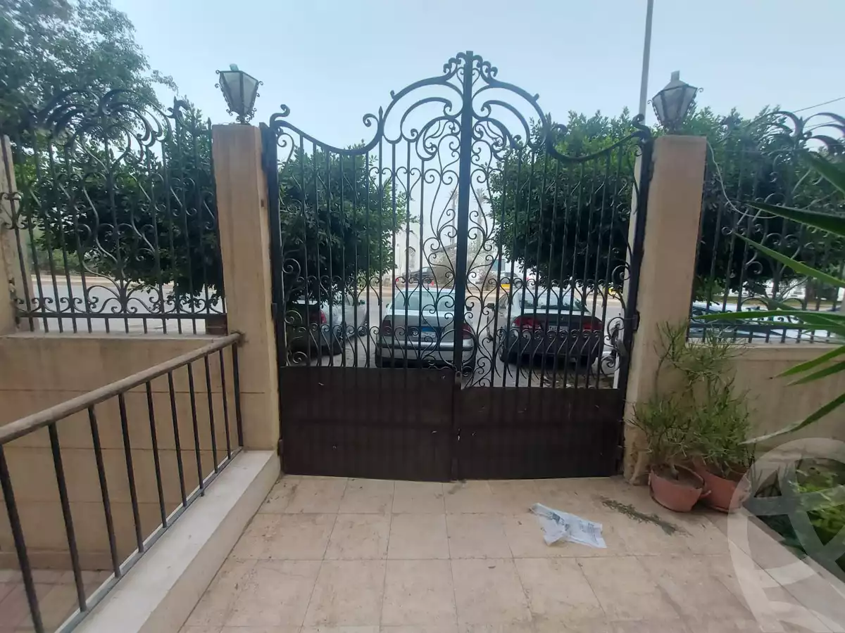 https://aqarmap.com.eg/ar/listing/6569456-for-sale-cairo-new-cairo-compounds-hyde-park-centre-ville-hyde-park