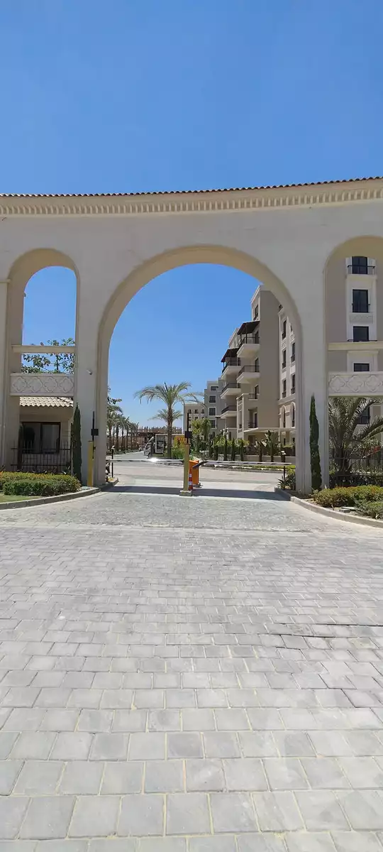 https://aqarmap.com.eg/en/listing/6570906-for-sale-cairo-el-sheikh-zayed-city-compounds-kmbwnd-fyldj-wyst-dr-llttwyr