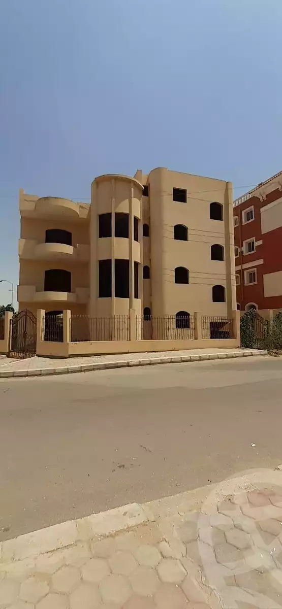 https://aqarmap.com.eg/ar/listing/6590288-for-sale-cairo-el-shorouk-lhy-lthlth-grb-neighbourhood-4-el-waha-st