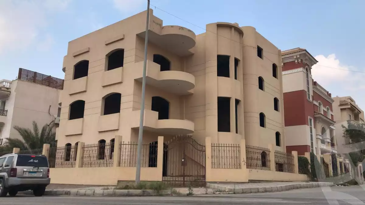 https://aqarmap.com.eg/ar/listing/6590288-for-sale-cairo-el-shorouk-lhy-lthlth-grb-neighbourhood-4-el-waha-st