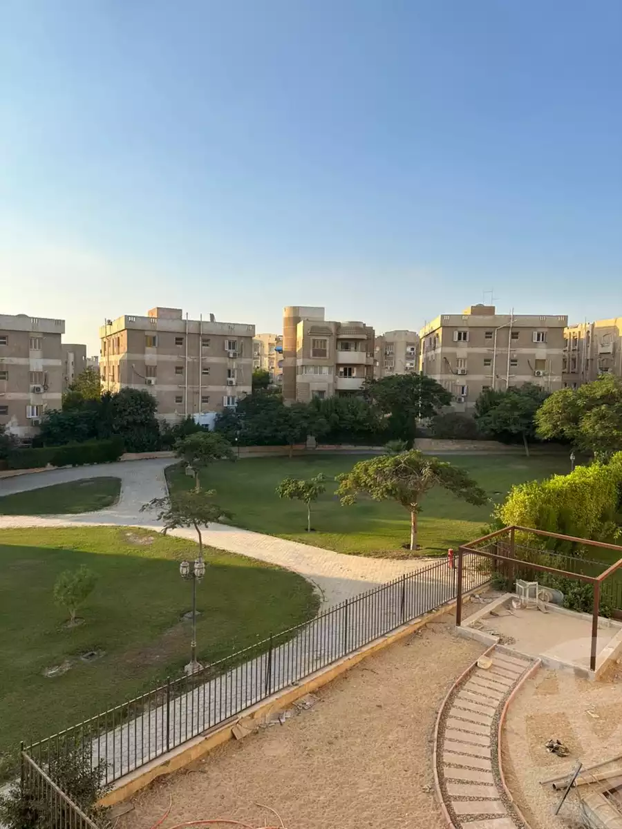 https://aqarmap.com.eg/en/listing/6609012-for-sale-cairo-el-sheikh-zayed-city-compounds-beverly-hills