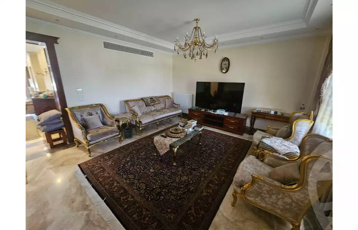 https://aqarmap.com.eg/en/listing/6636068-for-sale-cairo-el-sheikh-zayed-city-compounds-royal-city