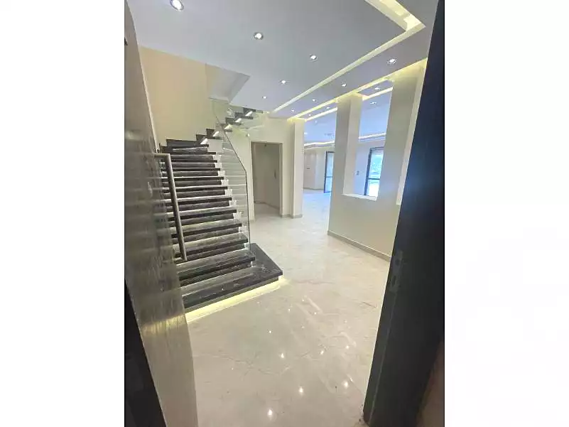 https://aqarmap.com.eg/ar/listing/6646686-for-rent-cairo-new-cairo-compounds-eastown-spectrum-eastown-compound