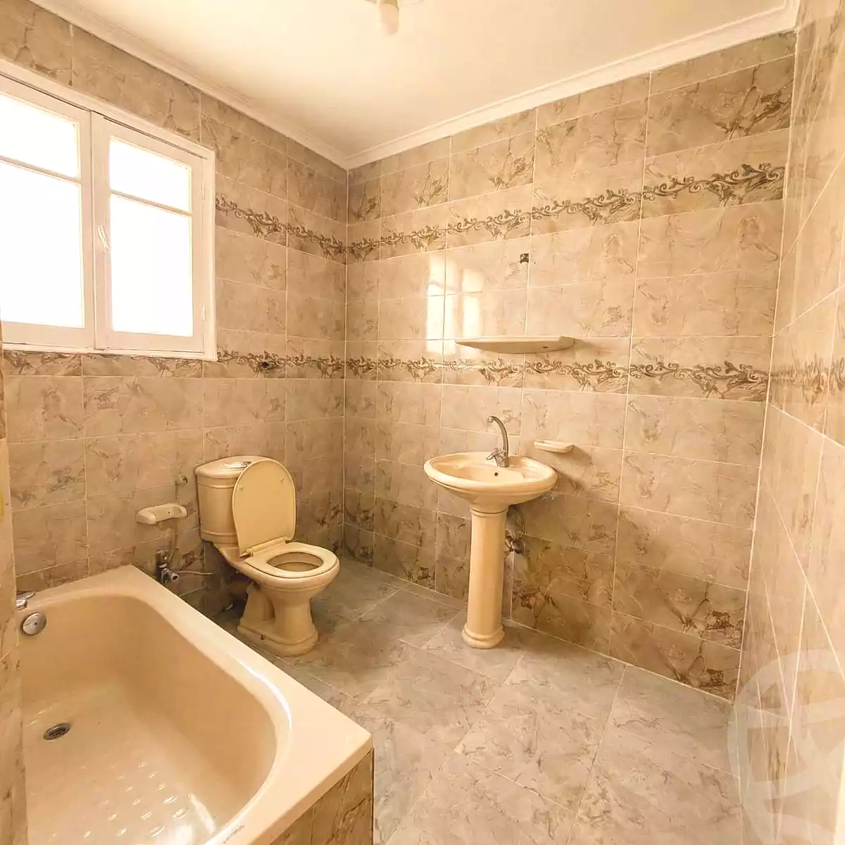 https://aqarmap.com.eg/en/listing/6657874-for-sale-alexandria-el-asafra-l-sfr-bhry-el-geish-rd