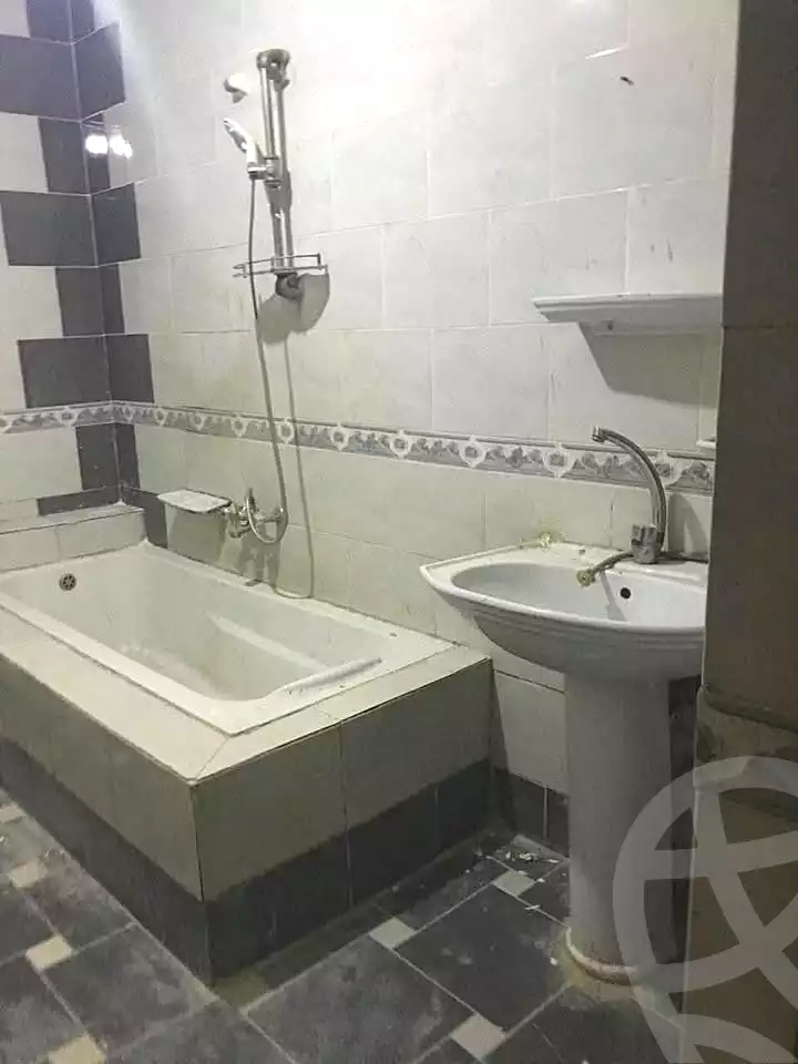 https://aqarmap.com.eg/en/listing/6659888-for-sale-alexandria-l-jmy-lbytsh-mecca-st
