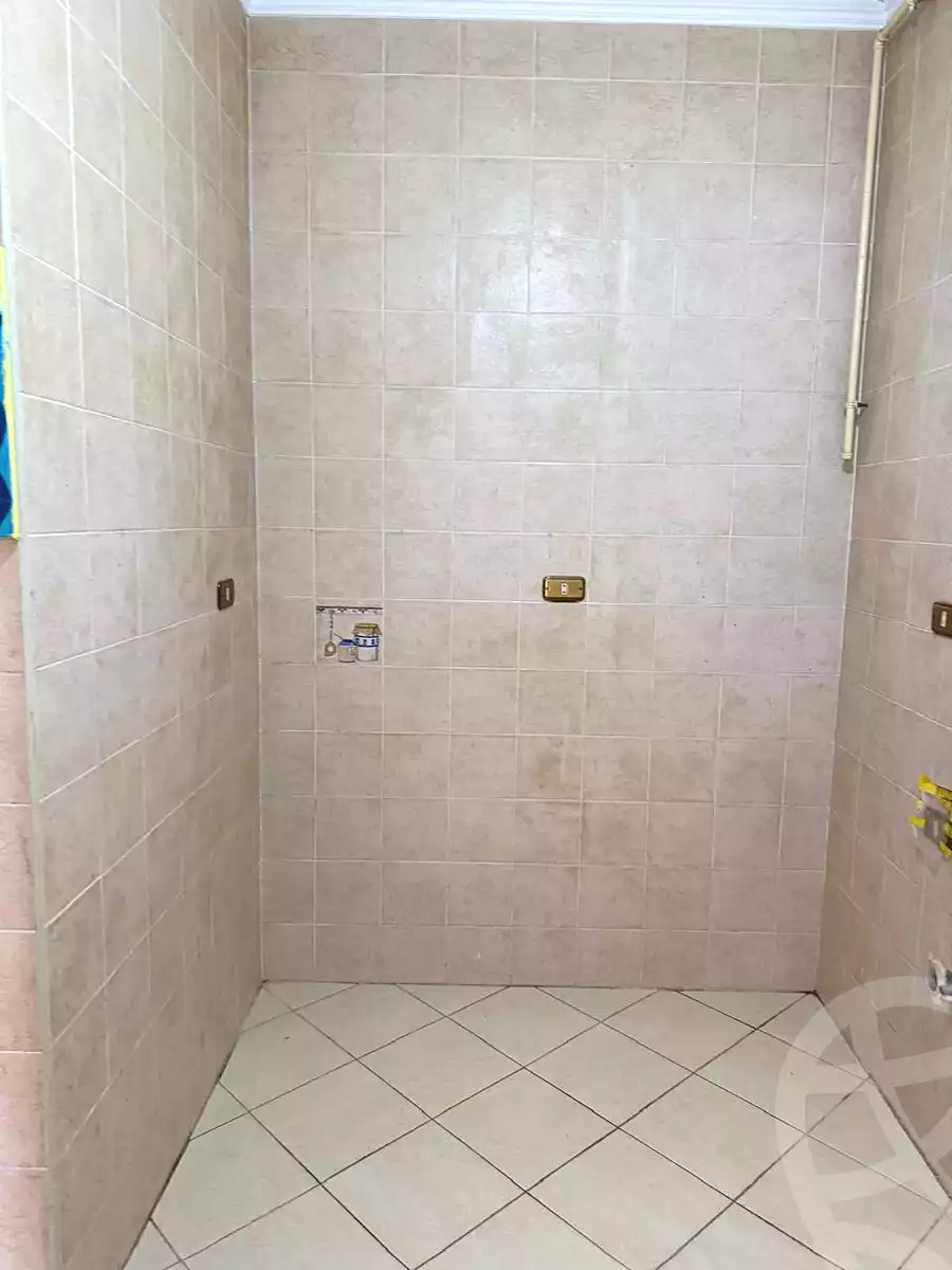 https://aqarmap.com.eg/ar/listing/6670554-for-rent-cairo-new-cairo-ganob-el-akadamiya-south-academy-b-taha-hussein-st