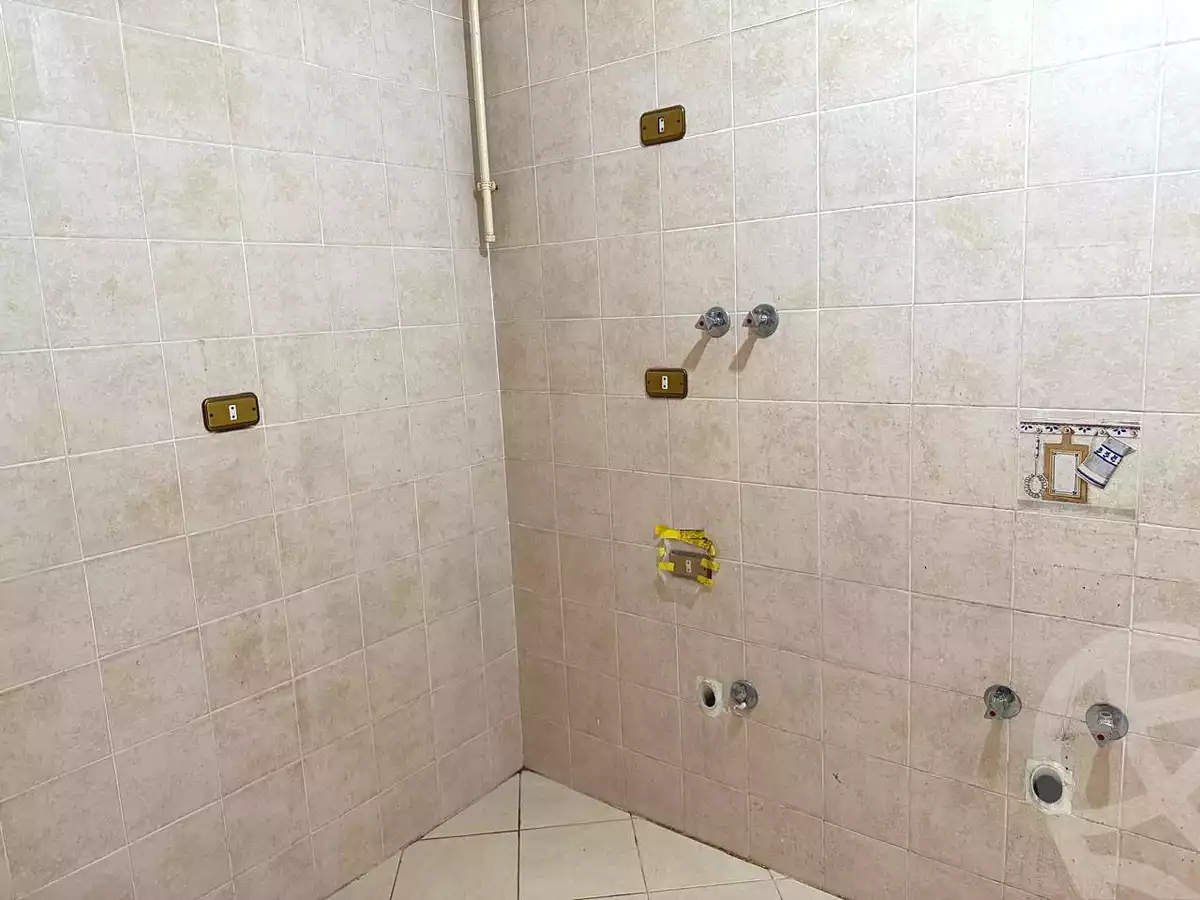 https://aqarmap.com.eg/ar/listing/6670554-for-rent-cairo-new-cairo-ganob-el-akadamiya-south-academy-b-taha-hussein-st