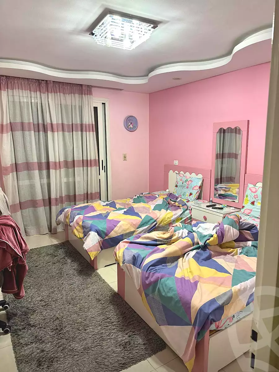 https://aqarmap.com.eg/en/listing/6673869-for-sale-cairo-new-cairo-lrhb-city-phase-4-mohammed-farid-st