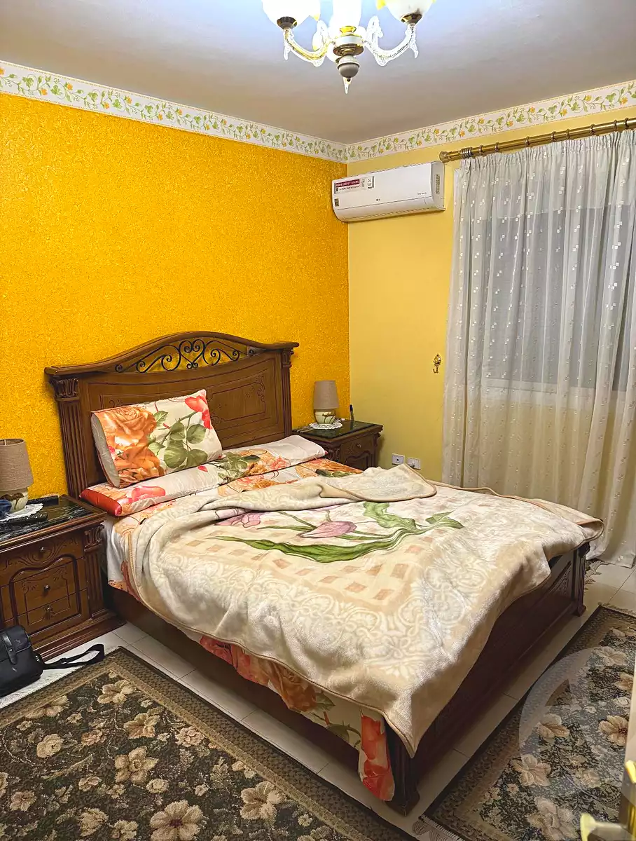 https://aqarmap.com.eg/en/listing/6673869-for-sale-cairo-new-cairo-lrhb-city-phase-4-mohammed-farid-st