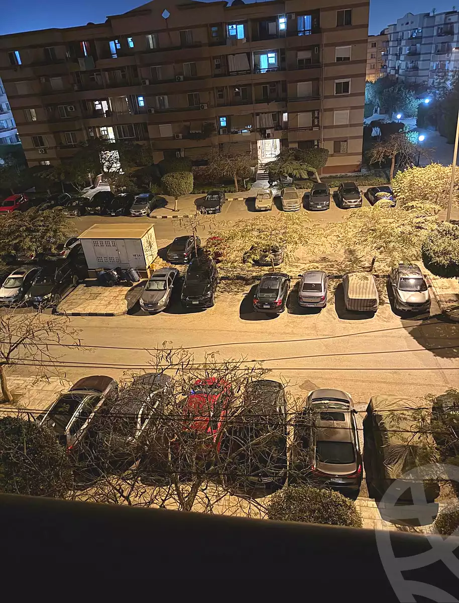 https://aqarmap.com.eg/en/listing/6673869-for-sale-cairo-new-cairo-lrhb-city-phase-4-mohammed-farid-st