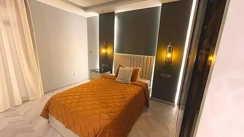 https://aqarmap.com.eg/ar/listing/6677242-for-sale-cairo-new-cairo-compounds-hyde-park-centre-ville-hyde-park