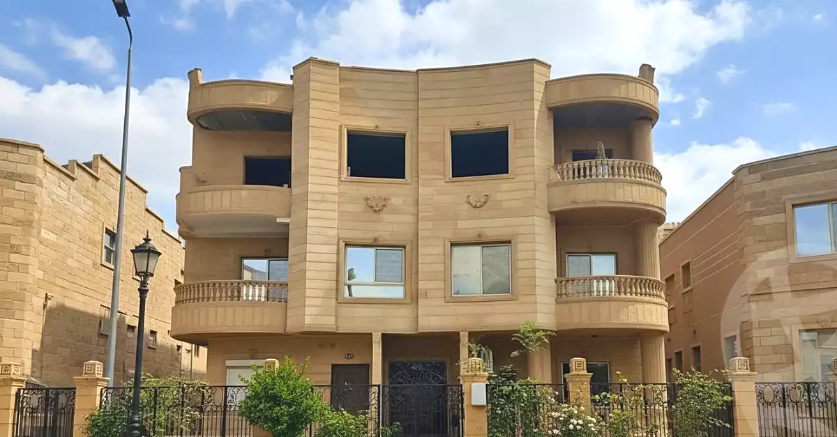 https://aqarmap.com.eg/en/listing/6684659-for-sale-cairo-new-cairo-sharq-el-akadamiya-mohammad-othman-st