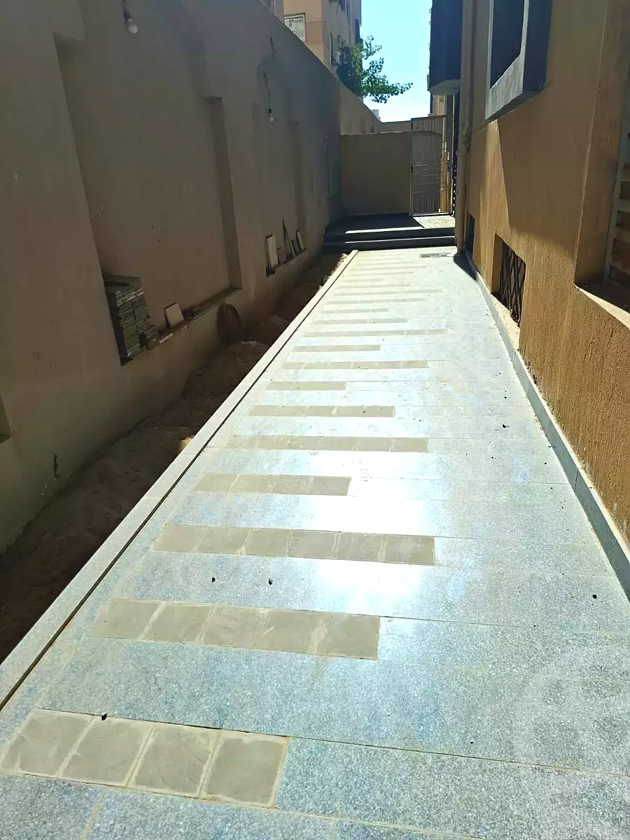 https://aqarmap.com.eg/ar/listing/6691419-for-sale-cairo-el-sheikh-zayed-city-el-hay-el-hady-ashaer-area-1-street-10