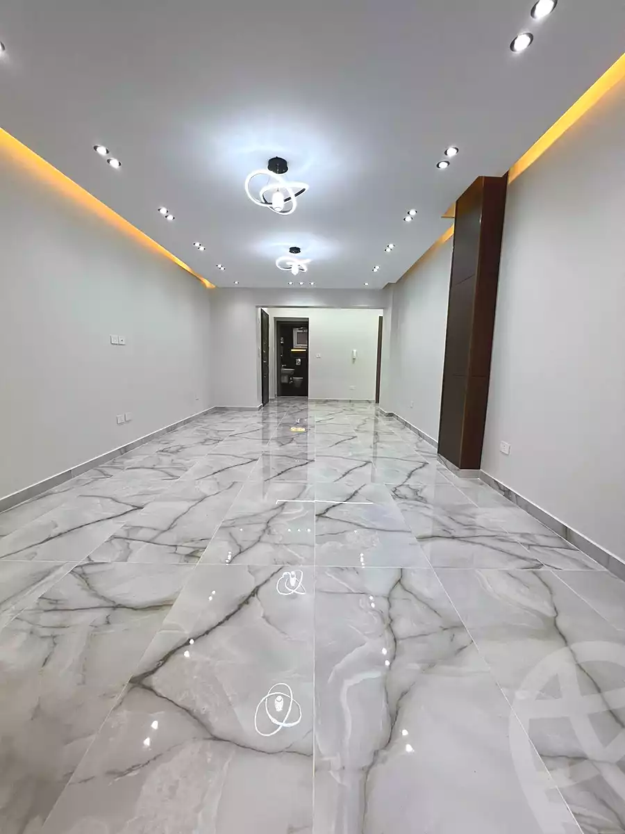 https://aqarmap.com.eg/ar/listing/6694215-for-sale-cairo-el-sheikh-zayed-city-compounds-el-khamayel