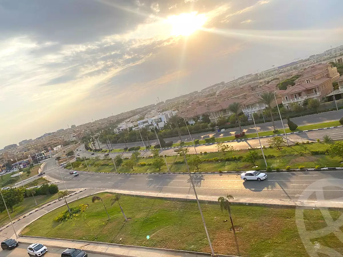 https://aqarmap.com.eg/ar/listing/6698482-for-sale-cairo-new-cairo-ganob-el-akadamiya-orouba-axis