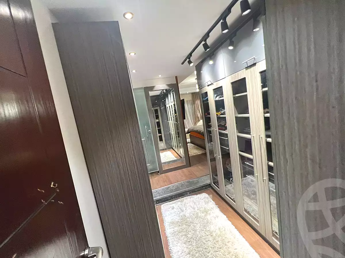 https://aqarmap.com.eg/ar/listing/6704782-for-sale-cairo-el-sheikh-zayed-city-compounds-kmbwnd-ljwmn