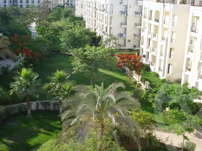 https://aqarmap.com.eg/ar/listing/6708489-for-sale-cairo-el-sheikh-zayed-city-compounds-hadayek-el-mohandiseen