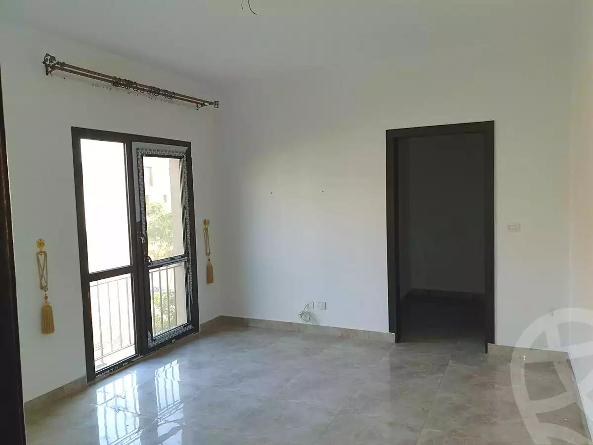 https://aqarmap.com.eg/ar/listing/6710485-for-sale-cairo-el-sheikh-zayed-city-compounds-kmbwnd-wyst-twn-swdyk