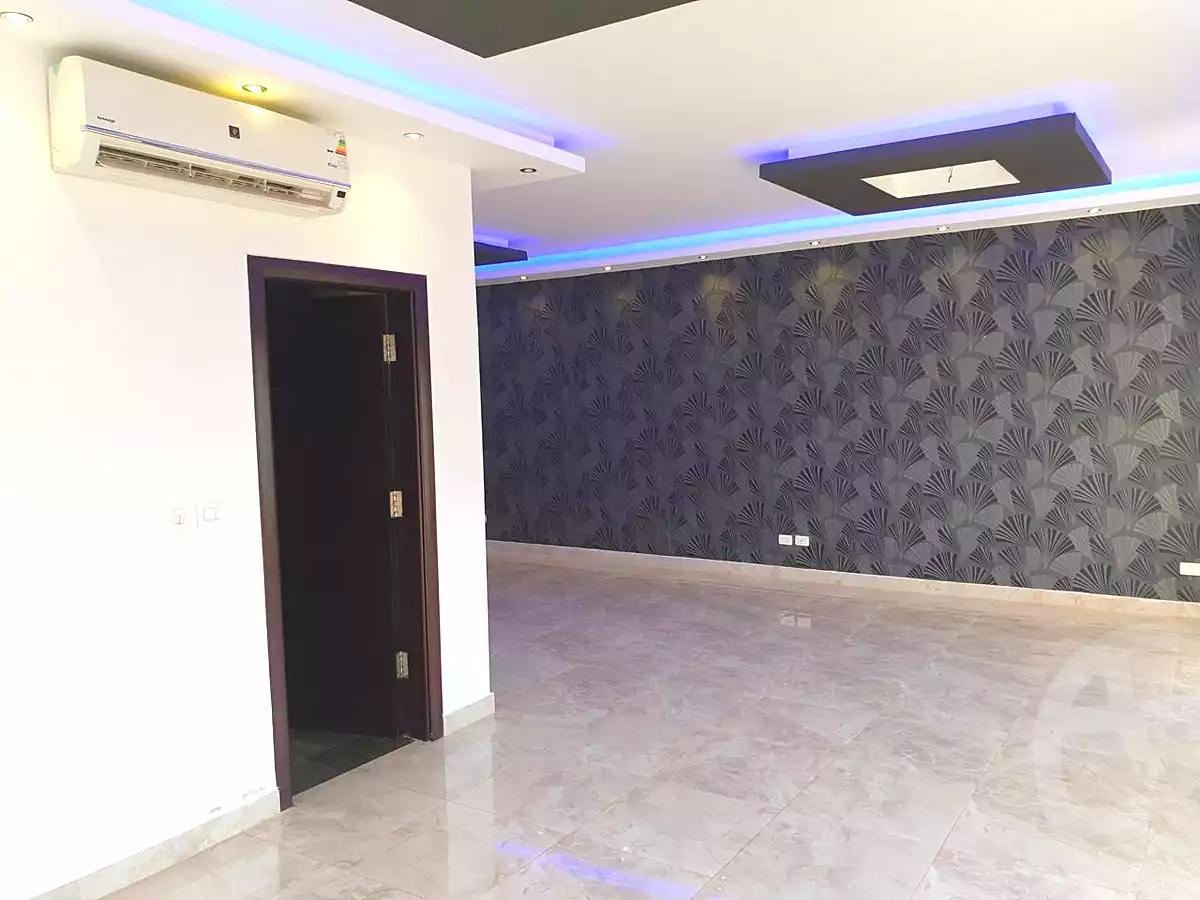 https://aqarmap.com.eg/ar/listing/6710485-for-sale-cairo-el-sheikh-zayed-city-compounds-kmbwnd-wyst-twn-swdyk