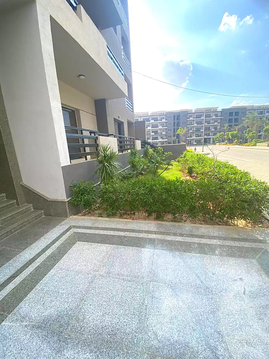 https://aqarmap.com.eg/ar/listing/6733971-for-sale-cairo-new-cairo-compounds-kmbwnd-kryk-twn-il-cazar