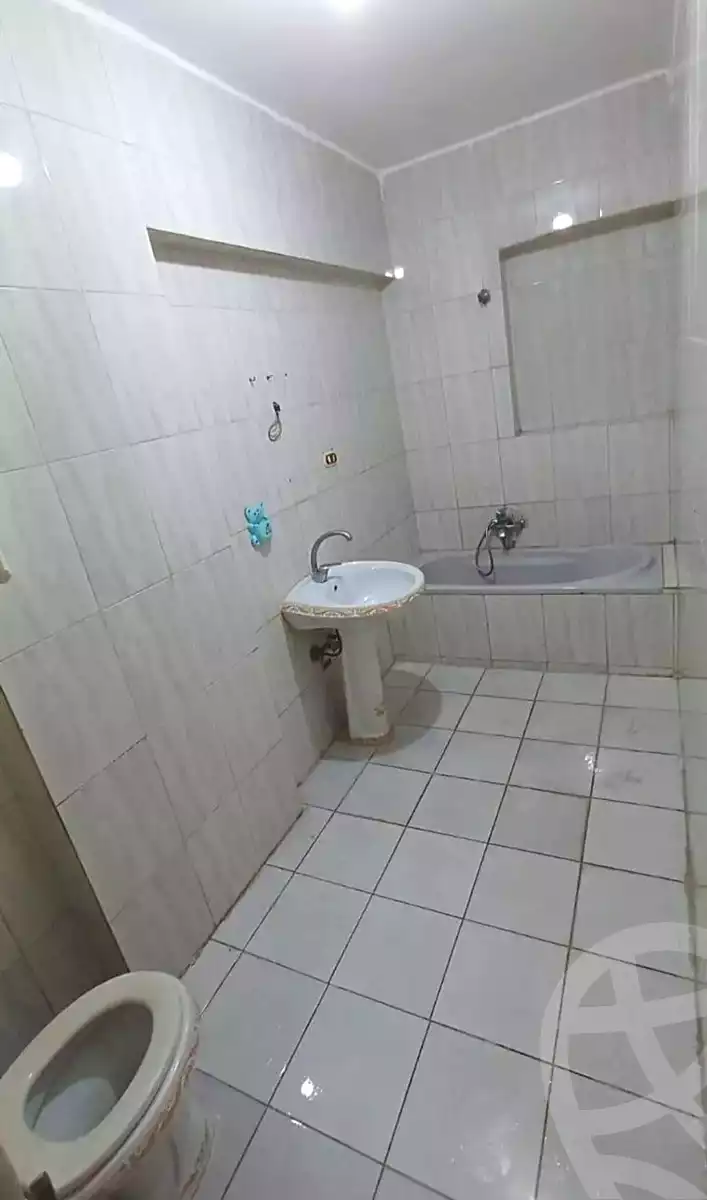 https://aqarmap.com.eg/ar/listing/6736508-for-rent-alexandria-moharram-bey-amir-el-bahr-st