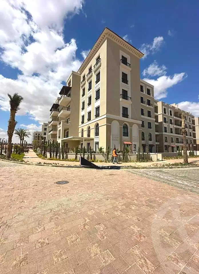 https://aqarmap.com.eg/ar/listing/6739526-for-sale-cairo-el-sheikh-zayed-city-compounds-kmbwnd-fyldj-wyst-dr-llttwyr