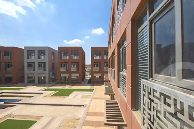 https://aqarmap.com.eg/ar/listing/6739560-for-rent-cairo-el-sheikh-zayed-city-compounds-the-courtyard-mall-dorra