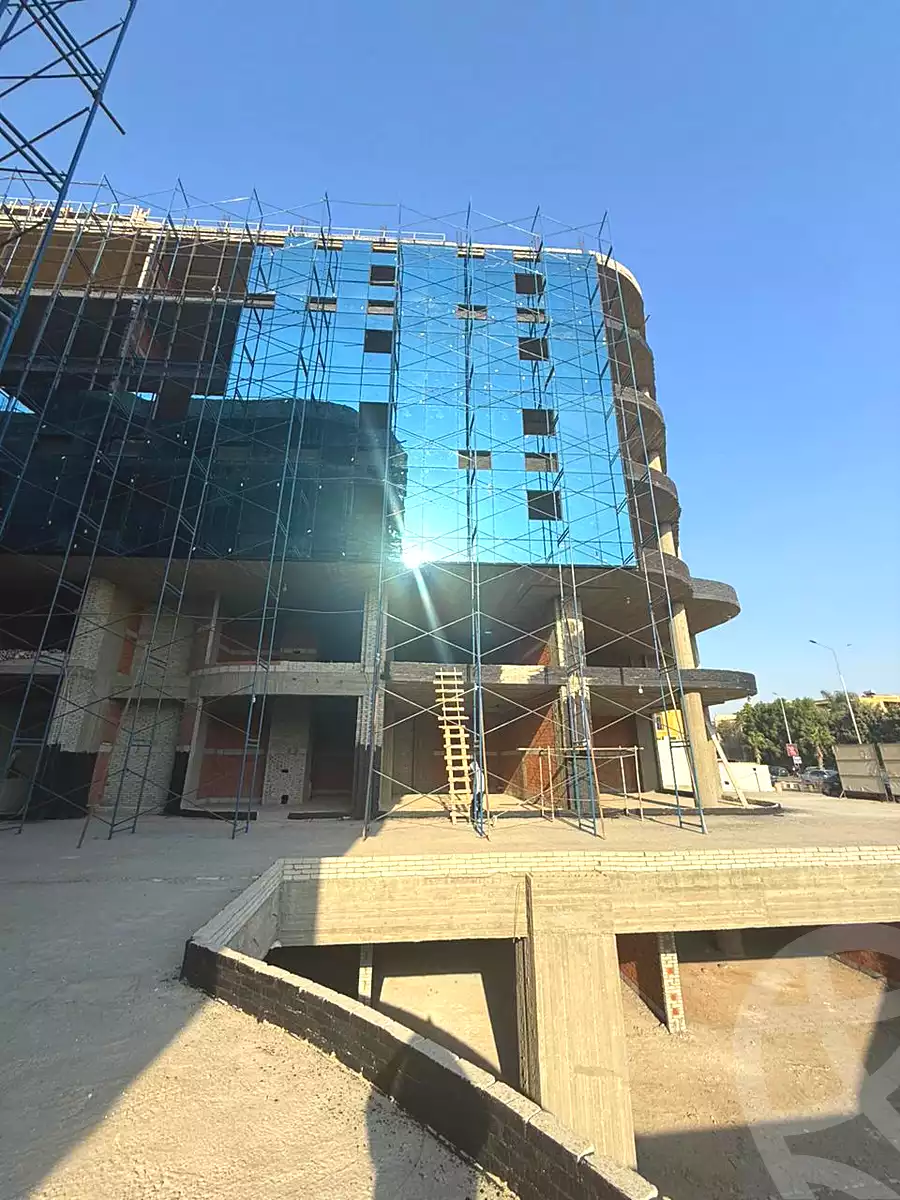https://aqarmap.com.eg/ar/listing/6740111-for-sale-cairo-el-sheikh-zayed-city-compounds-101-mall-premium