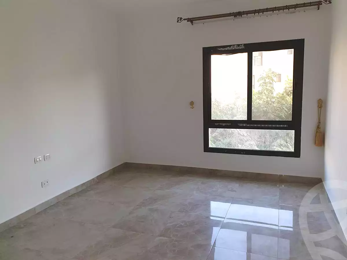 https://aqarmap.com.eg/ar/listing/6743310-for-sale-cairo-el-sheikh-zayed-city-compounds-kmbwnd-wyst-twn-swdyk